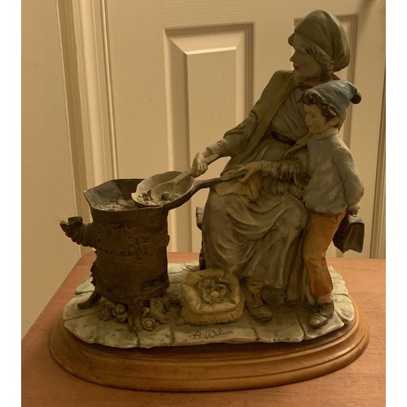 A. Belcari Capodimonte Porcelain Figure Old Woman Roasting Chestnuts  Rare VTG - Picture 1 of 7